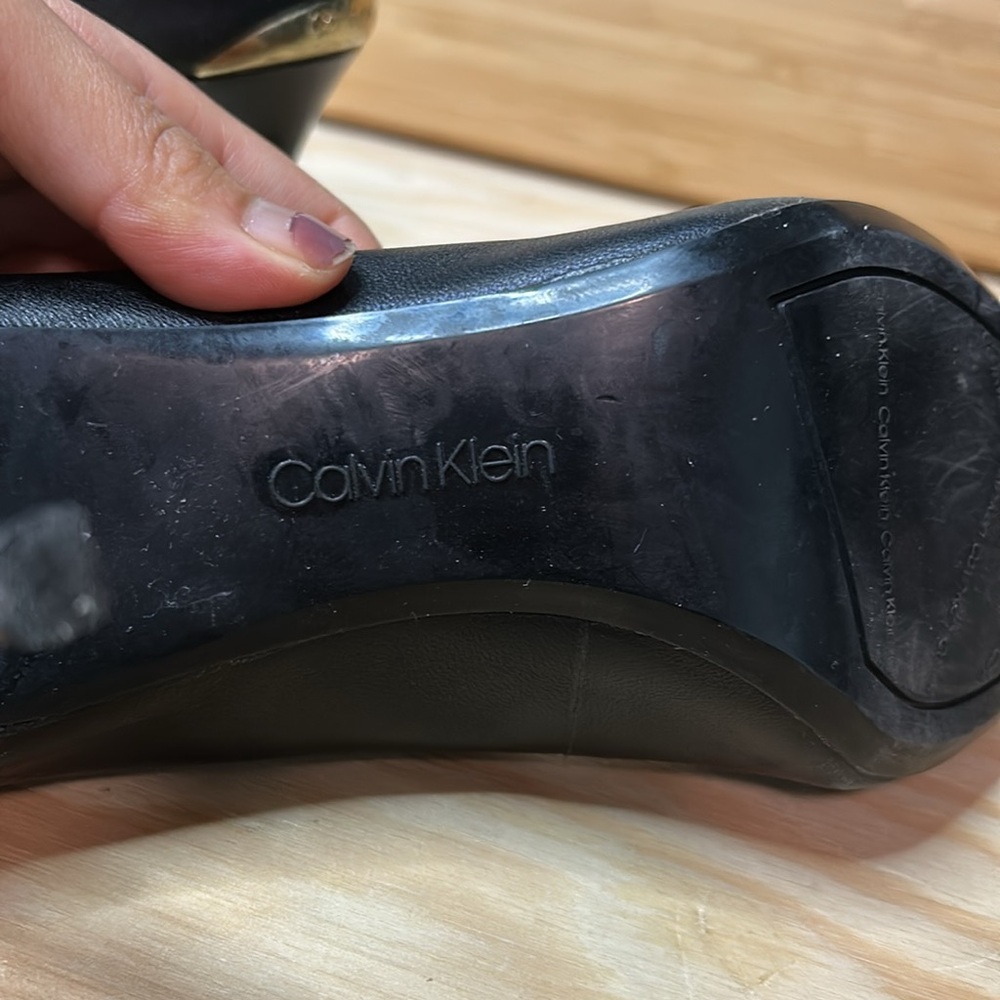 Calvin Klein Black Patent Pumps - Size 7.5 |Pointed Toe & Sleek Heel - Picture 5 of 7